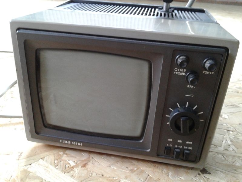 malá přenosná televize ze SSSR - Šilelis - zdroj : sbazar